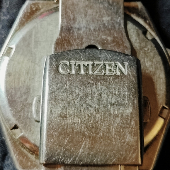 CITIZEN ECO DRIVE WATCH (Rechargeable) - Picture 5 of 7